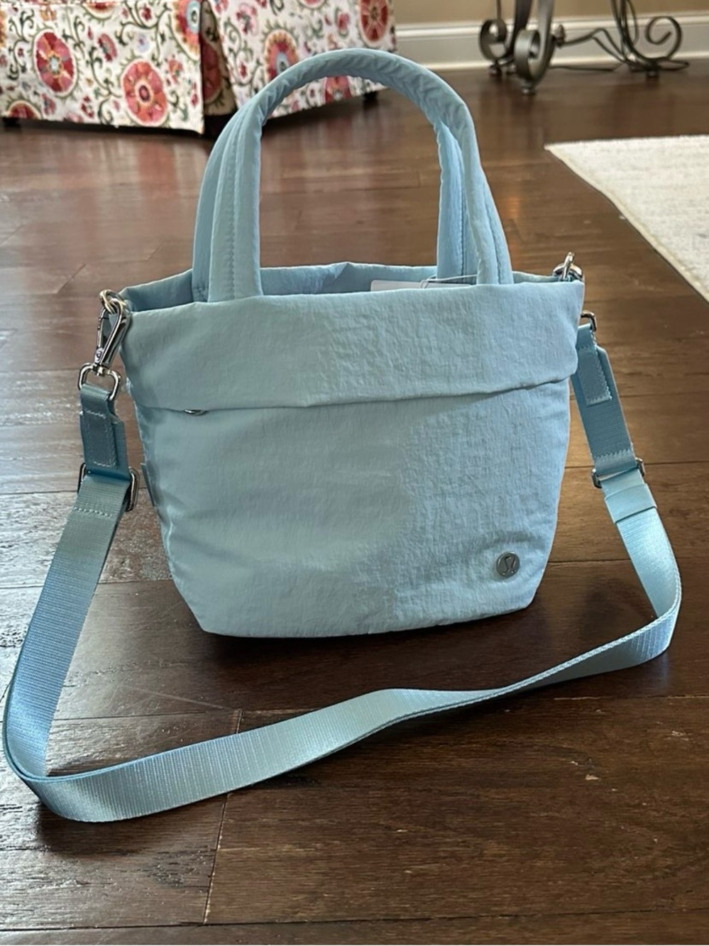 Lululemon On My Level Small Tote
Bag 5L Foam Cloud/Silver-NWT - Picture 8 of 10